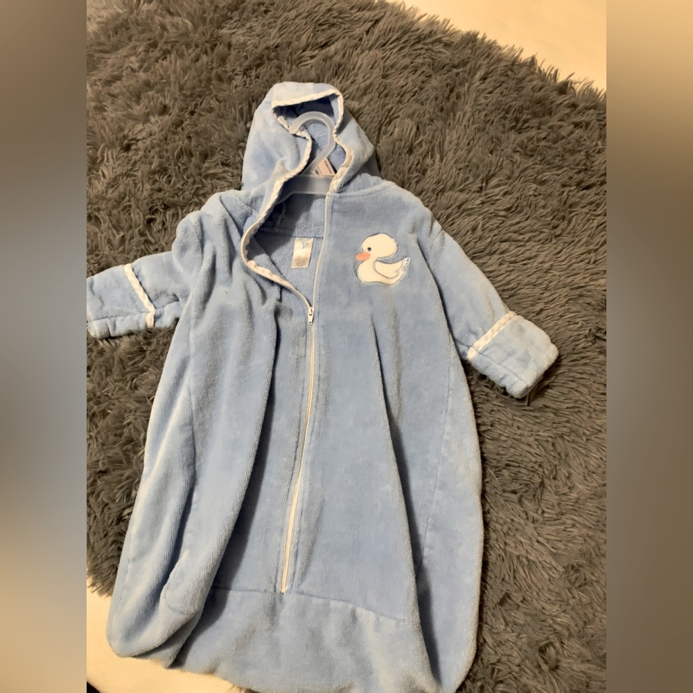 Zip-up hooded bath towel for babies up to 21lbs color: baby blue very good con.